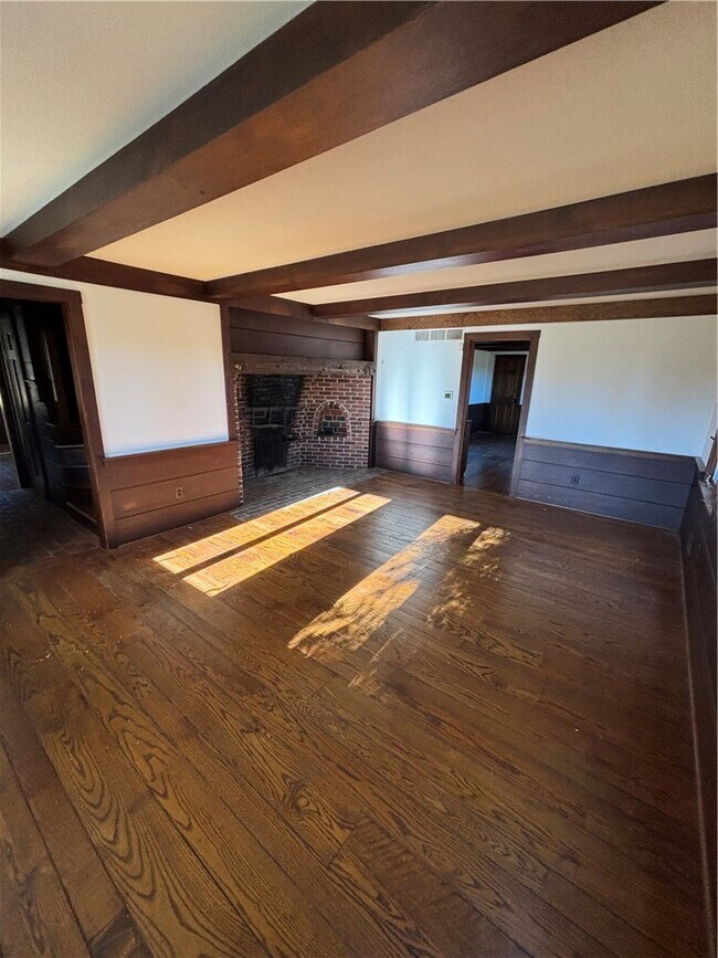 Photo - 930 W Bloomfield Rd