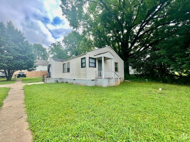 Building Photo - Welcome to this stunning 5-bedroom, 2-bath... Rental