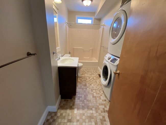 Photo - 46 Hartsen St Unit Lower