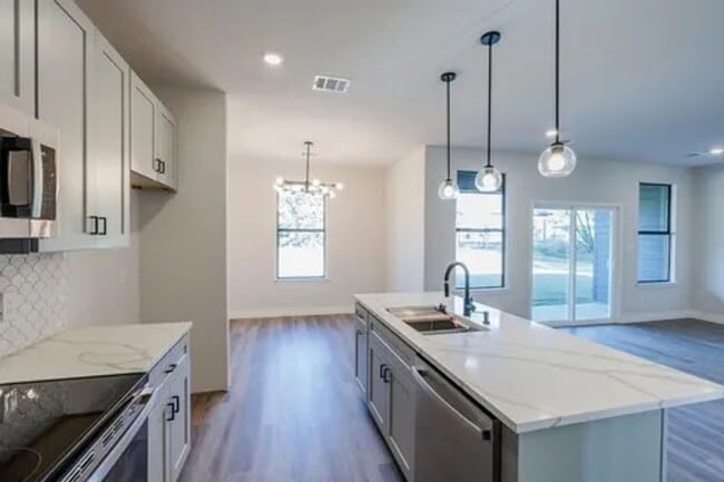 Photo - 5713 Stonegate Cir