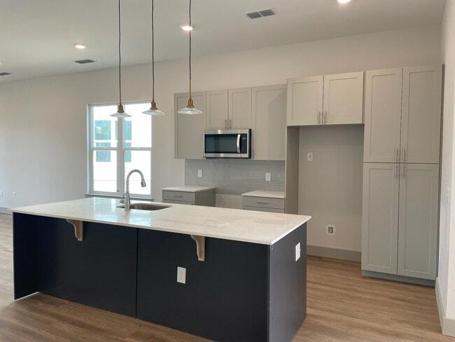 Wood Cabinets with 42” Uppers & Soft-close Hardware