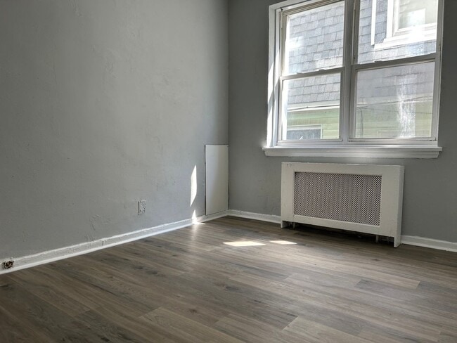 Photo - 1 Bedroom, 1 Bathroom Apartment--Ready for... Unit B1