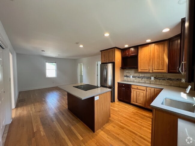 Building Photo - 56 N Spring St Unit 1 Rental