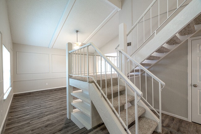 Photo - 1121 Via Del Rey