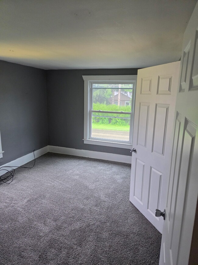 Photo - 1023 Warren Rd