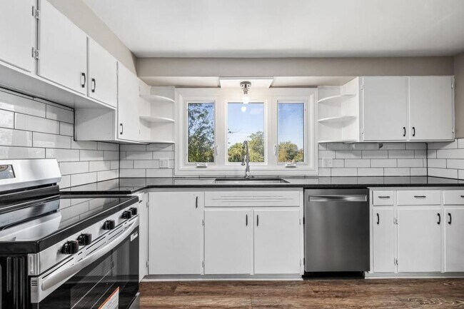 Photo - 326 Springville Ave Unit Upper