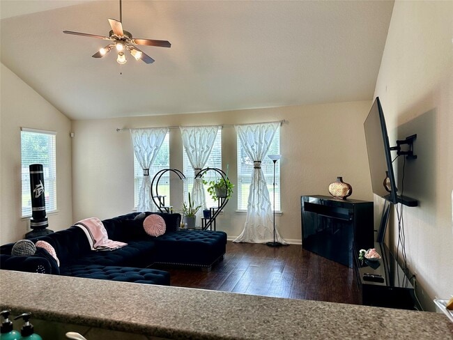 Photo - 18622 Each Elm Way