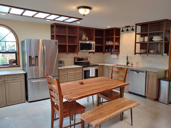 Photo - Fully Furnished Executive Sander's Beach Rental