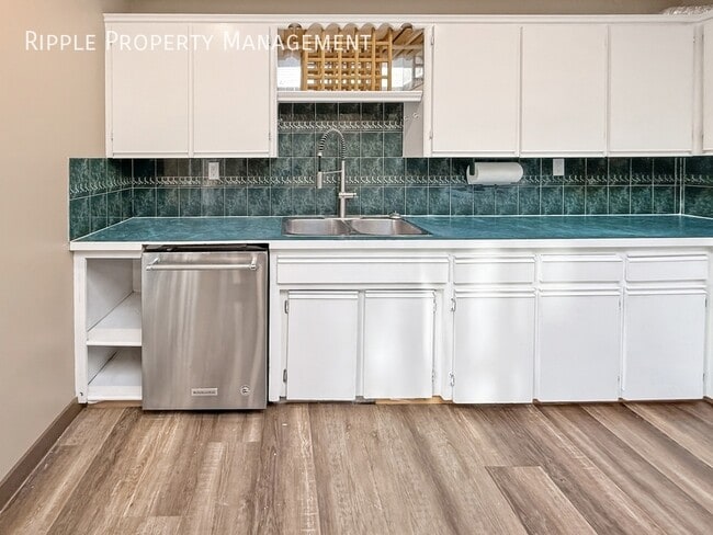 Photo - AMAZING 3 BEDS WITH 2 DENS/OFFICES, 2 BATHS SINGLE FAMILY HOUSE | PETS ALLOWED