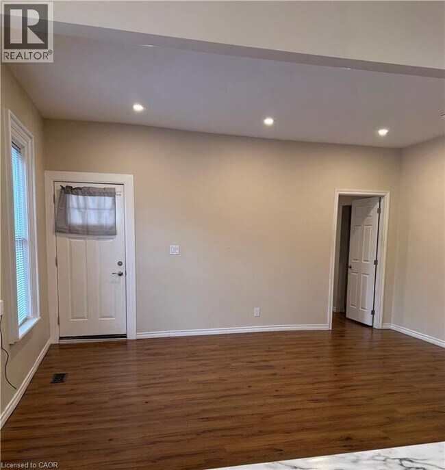 Photo - 181 Sydenham St