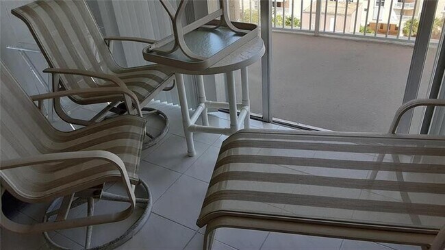 Photo - 1950 S Ocean Dr Unidad 10b