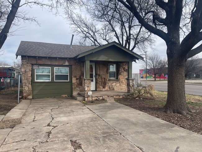 Building Photo - 1745 SE 9th Ave Rental