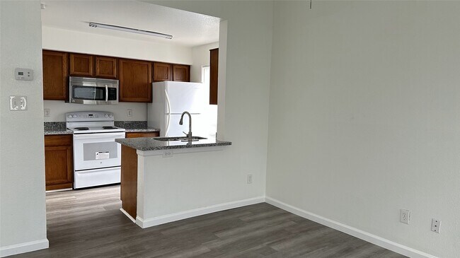Photo - 3900 Woodchase Dr Unit 92