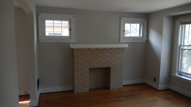 Building Photo - 94 Shepard Ave Unit upper Rental