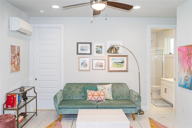 Photo - 2714 E 3rd St