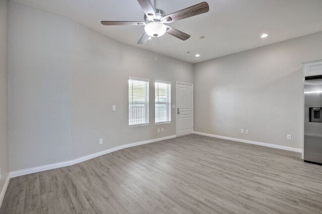 Photo - Harborview Apartments