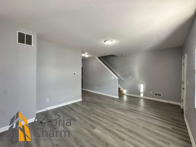 Photo - 3 Bedroom and a Den Home with Fenced Yard and Eat In Kitchen on Linnard Street