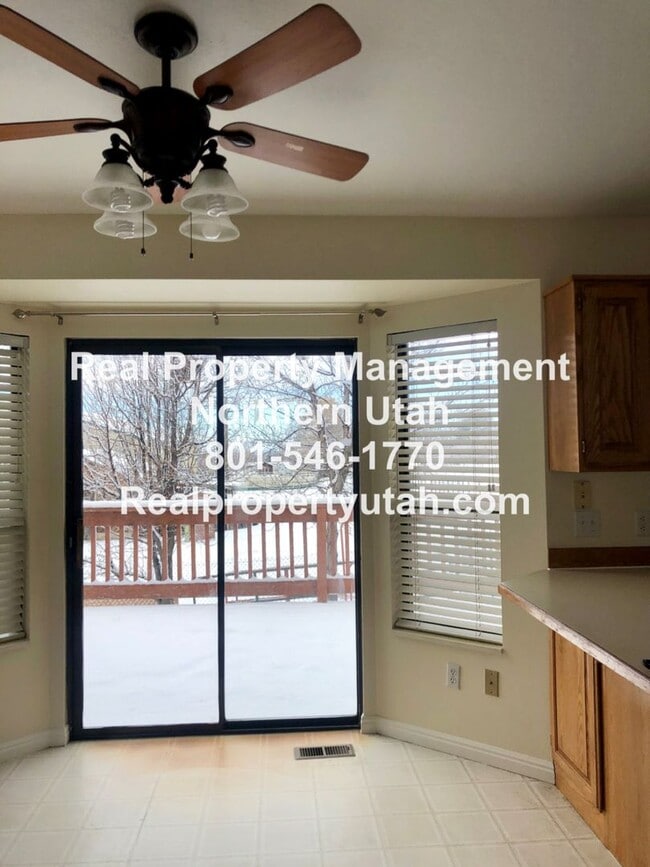 Photo - 4 Bedroom 2.5 Bathroom House In Layton Ava...