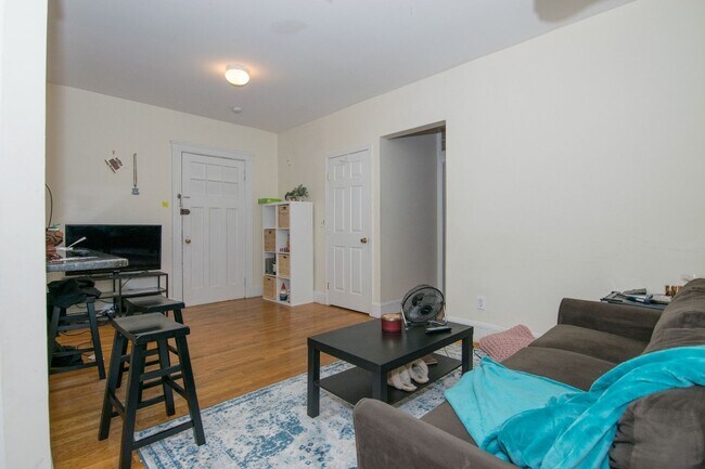 70 Egmont St