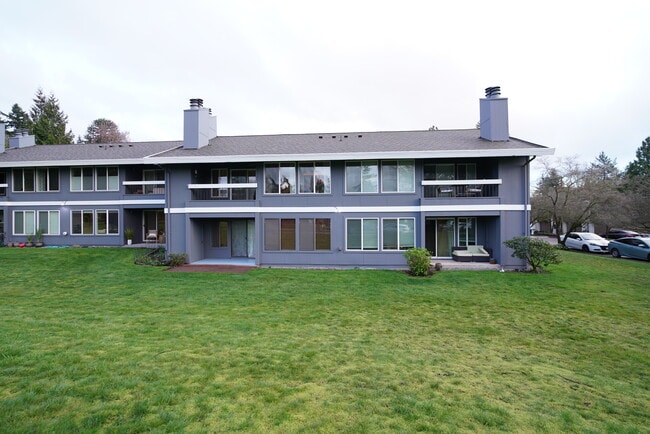 Building Photo - 11104 NE 68th St Unit A104