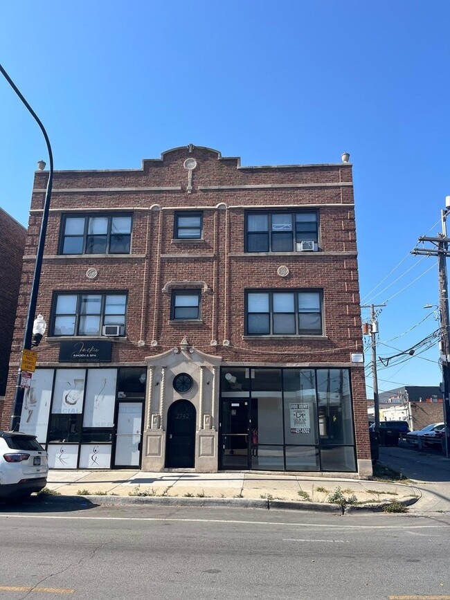 Building Photo - 2744 N Laramie Ave Unit N