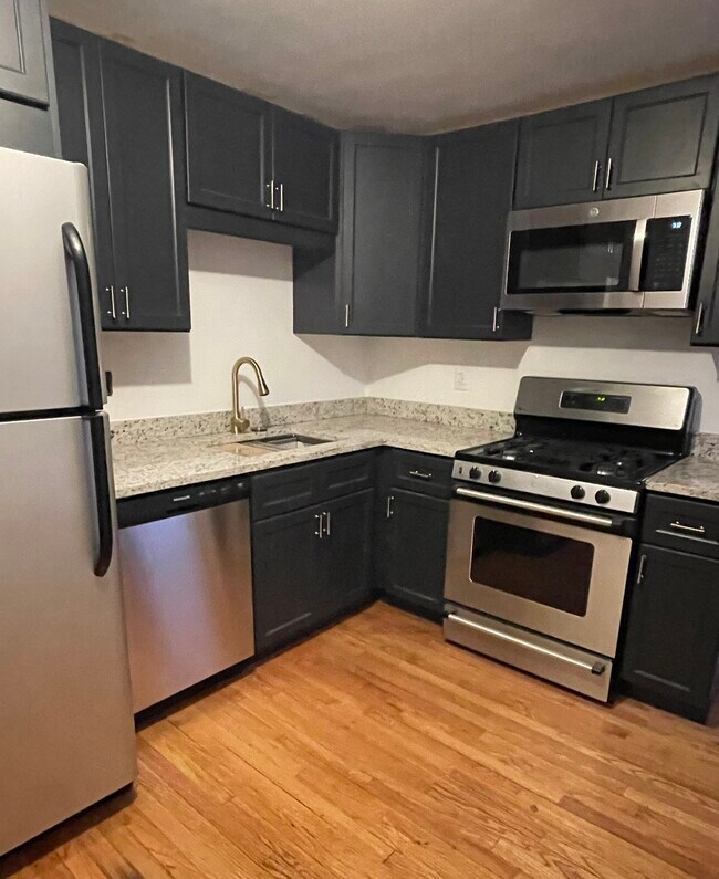 Photo - 1230 Elm St Apartments Unit #2