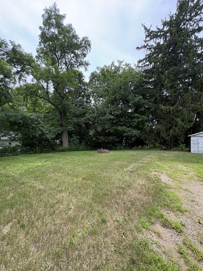 Photo - 825 Burr Oak St