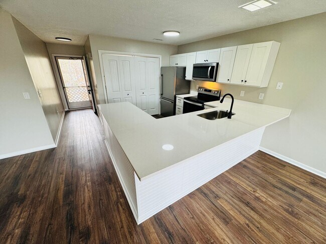 Photo - Stewarts Creek -Two Weeks Free Rent On Fir...