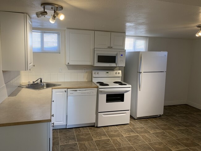 Photo - 685 E 9th N St
