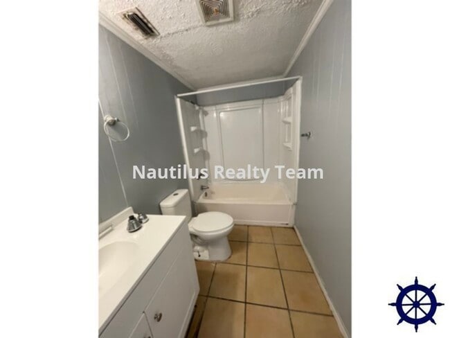 Photo - 715 W 13th St