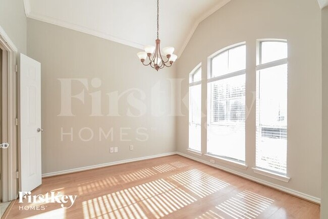 Photo - 502 Glenn Ln