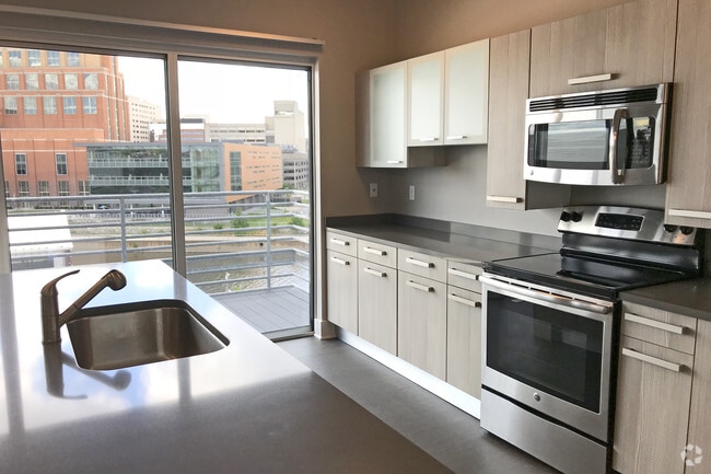 2 BR, 2 BA - The Suite, 1182 SF