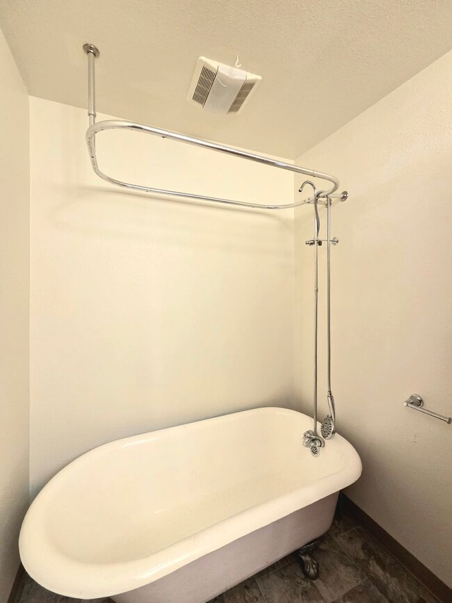 Photo - Large 4 Bedroom + Den, 2 Bath House for Rent in Cashmere!*** ON THE RIVER!!