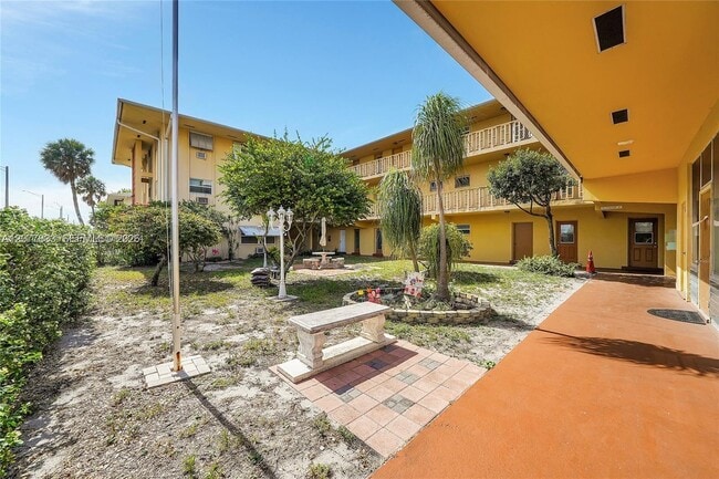 Photo - 1050 E Sample Rd Unit 309