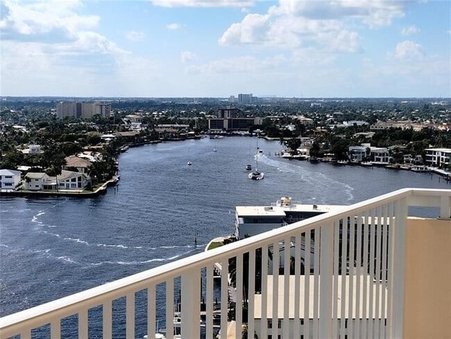 Building Photo - 1200 Hibiscus Ave Unit PH8