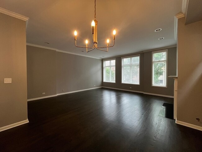 Photo - 540 W Oakdale Ave Unit 2W
