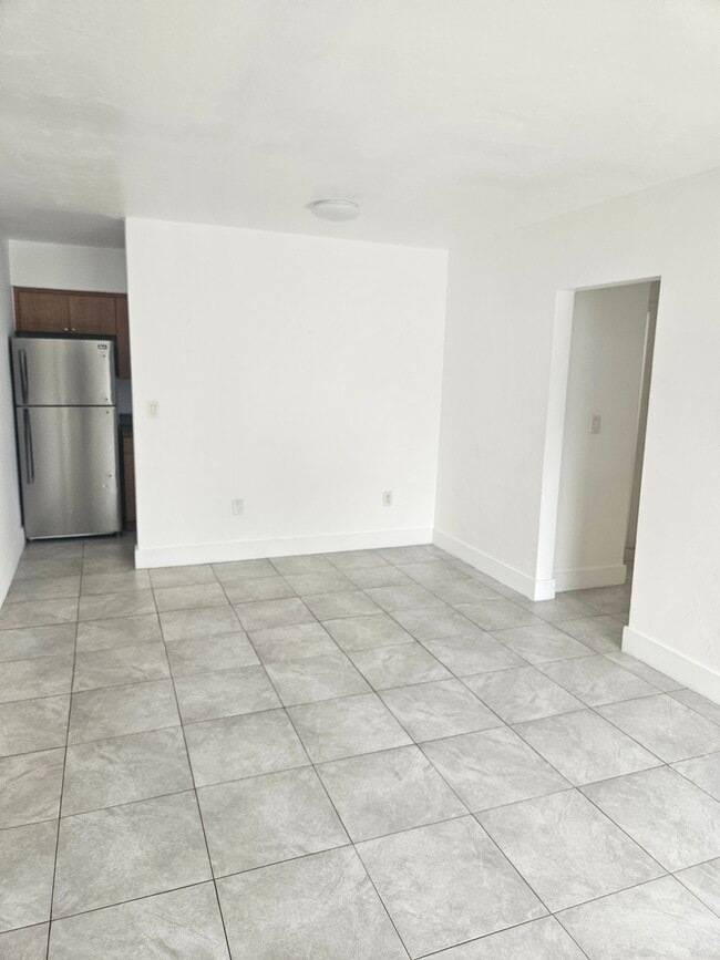 Sala de estar - 170 NW 59th St Unidad 3