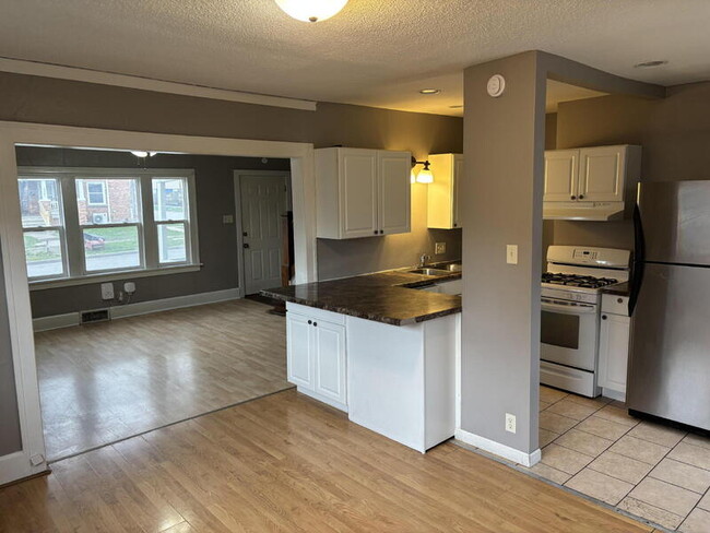 Photo - 1302 E 12th St