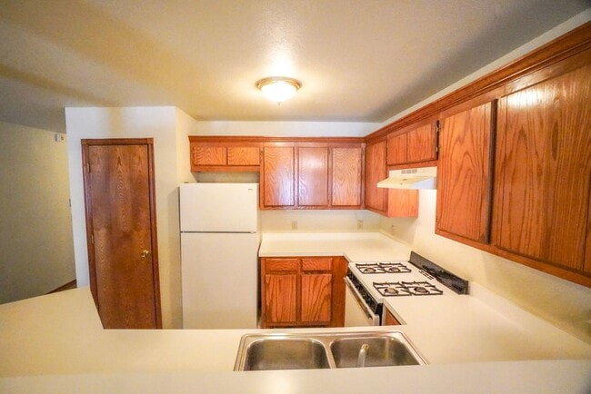 3316 Ridgecrest Cir