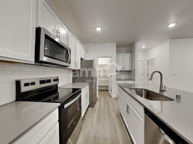 Photo - 7722 Brenden St SW