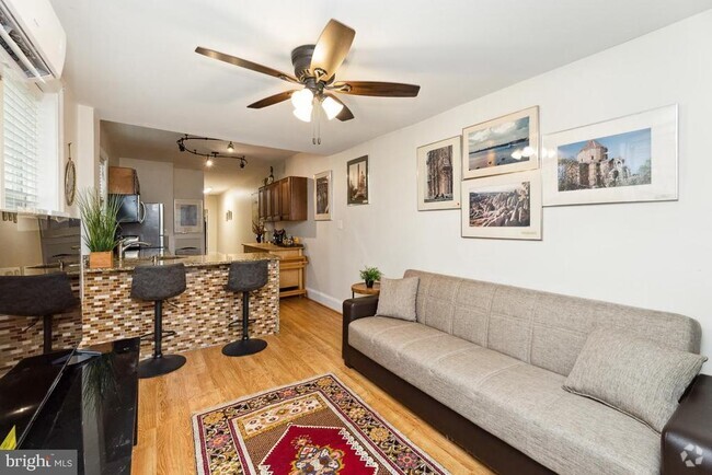 Building Photo - 428 8th St SE Unit A Rental
