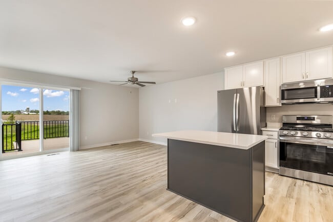 Photo - W219N16241 Primrose Ct