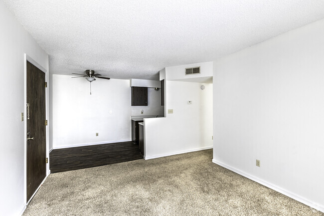 1BR, 1BA - 595SF - Highland Square Apartments