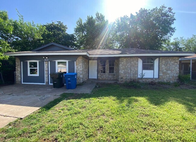 5 bedroom house ready for move-in! - 5 bedroom house ready for move-in!