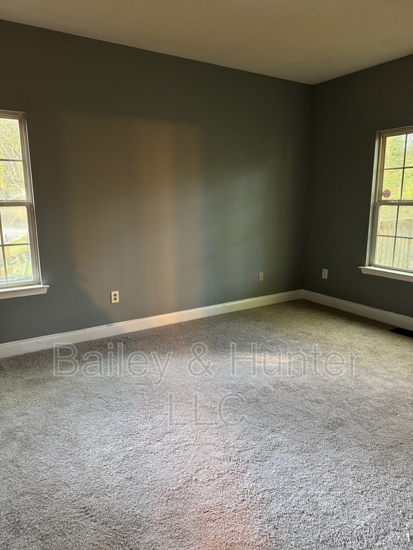 Photo - 850 Woods Dr NW