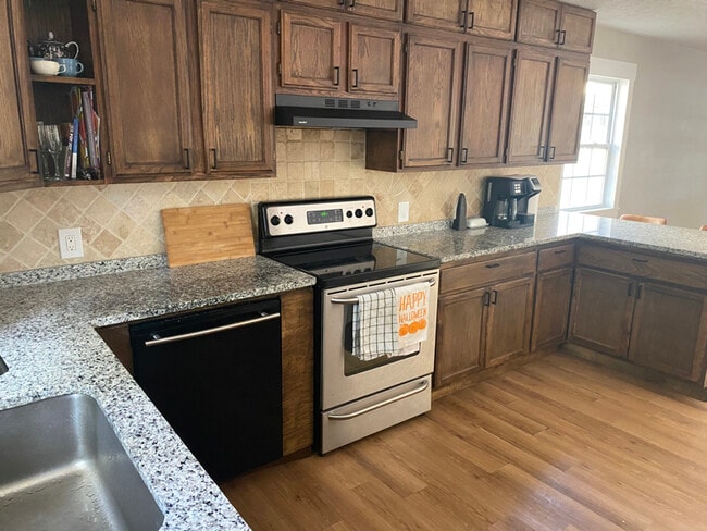 Photo - 175 Thunderbird Dr