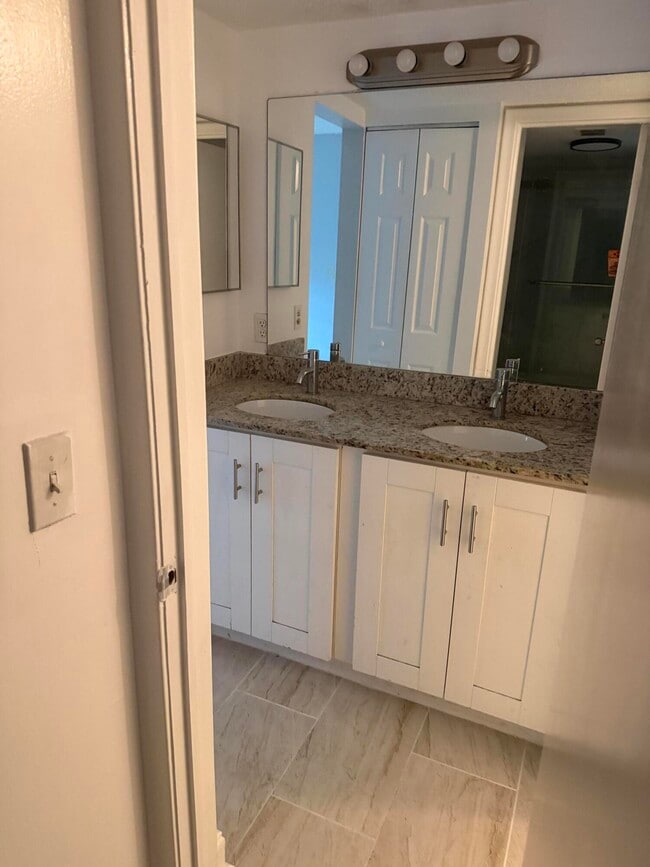 Photo - 4111 Stirling Rd Unit 106