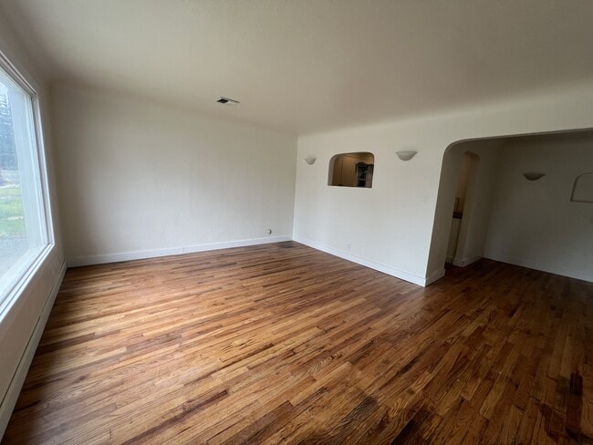 Photo - 540 Tangent St