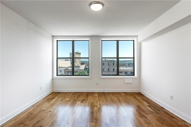 Photo - 221 Elizabeth St