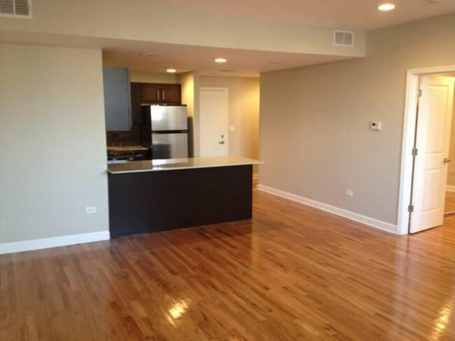 4759 North maplewood Ave., Unit 103, Chicago, IL 60625 - 4740 N Maplewood Ave Apartment